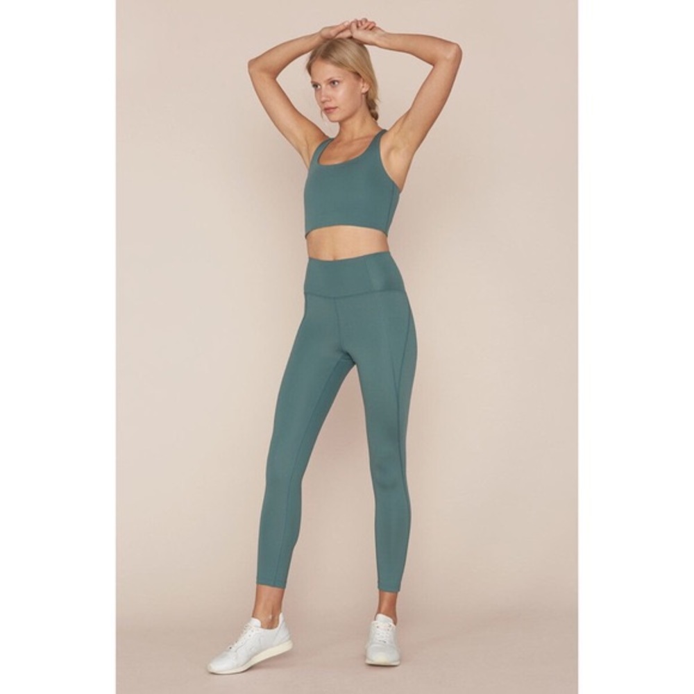 ISO GIRLFRIEND COLLECTIVE SET